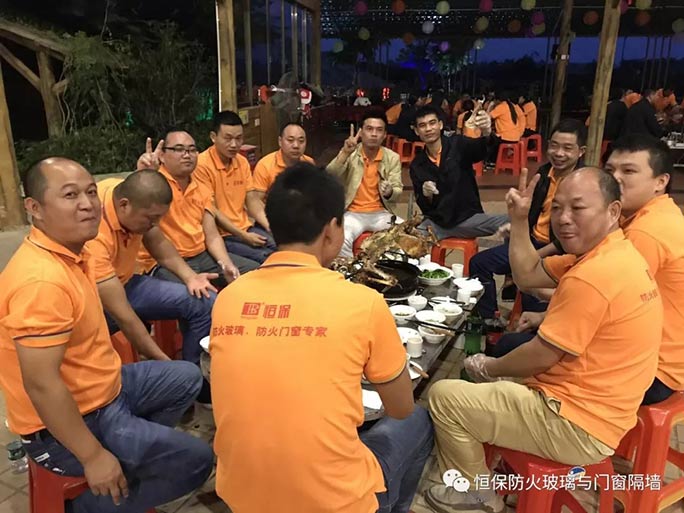 主題：“團結”與“效率”！精誠團結、再創新高！ --記公司在2017年10月17日組織了一場高明盈香戶外拓展旅游活動